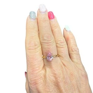 Avon Diamond style CZ pear Pink Teardrop Gem Goldtone Ring NIB size 9